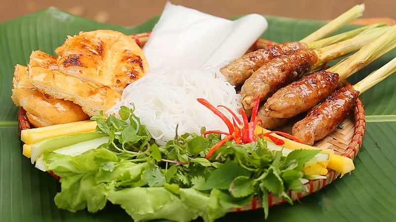 Nem Lụi Huế: Đặc Sản Đường Phố Việt Nam Nhất Định Phải Ăn Thử&nbsp;