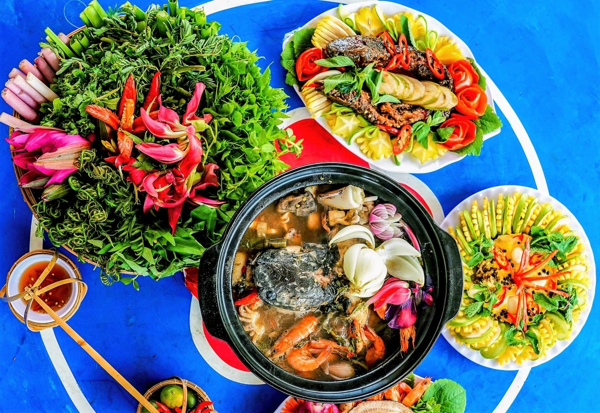 Lẩu mắm U Minh giúp mâm cơm thêm phần ấm cúng và đậm đà