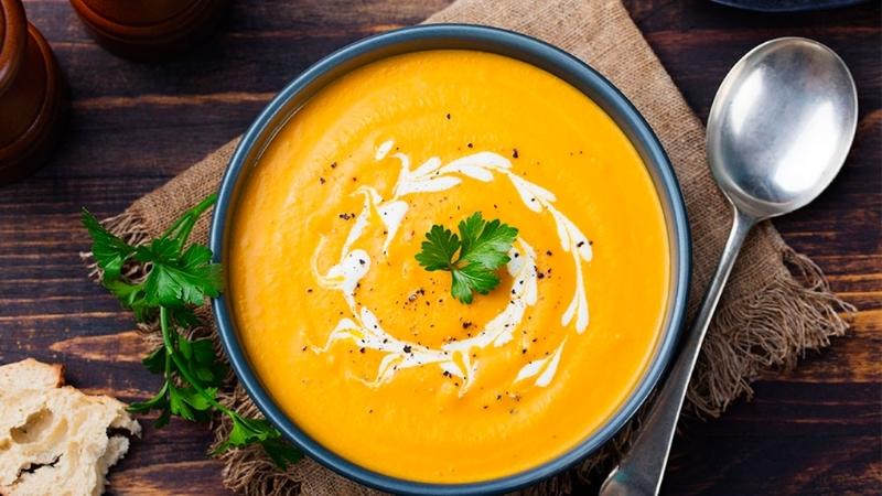Súp bí đỏ sánh mịn, thơm ngon và bổ dưỡng làm ấm lòng cả gia đình trong những ngày thu đông