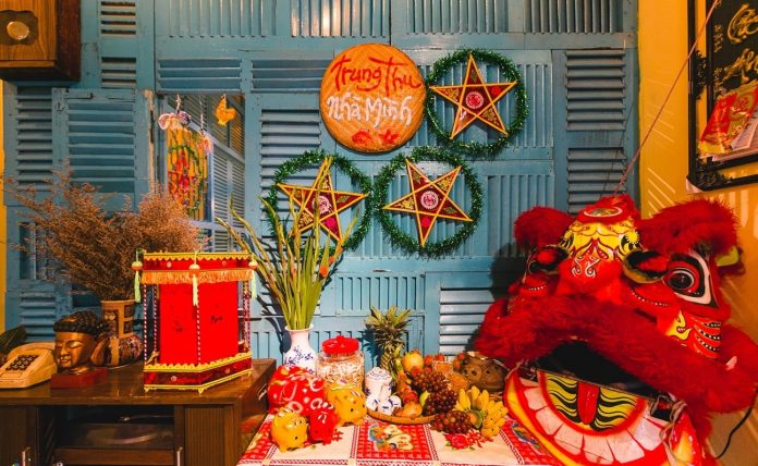  Mâm cỗ Trung Thu có ý nghĩa đặc biệt đối và trở thành hình ảnh không thể thiếu trong mỗi dịp Tết đoàn viên  