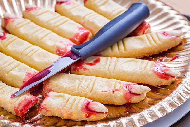 Bánh Quy Ngón Tay Phù Thủy (Witch Finger Cookies)