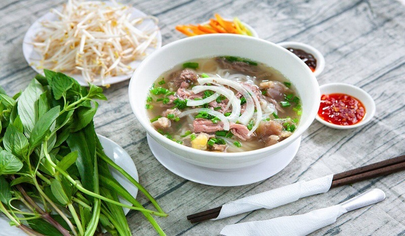 Phở bò là đặc sản với hương vị thơm ngon được nhiều người yêu thích 