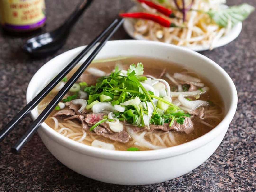 Thưởng thức một bát phở bò hoàn thiện chuẩn vị & cảm nhận hương vị đặc biệt khó quên 