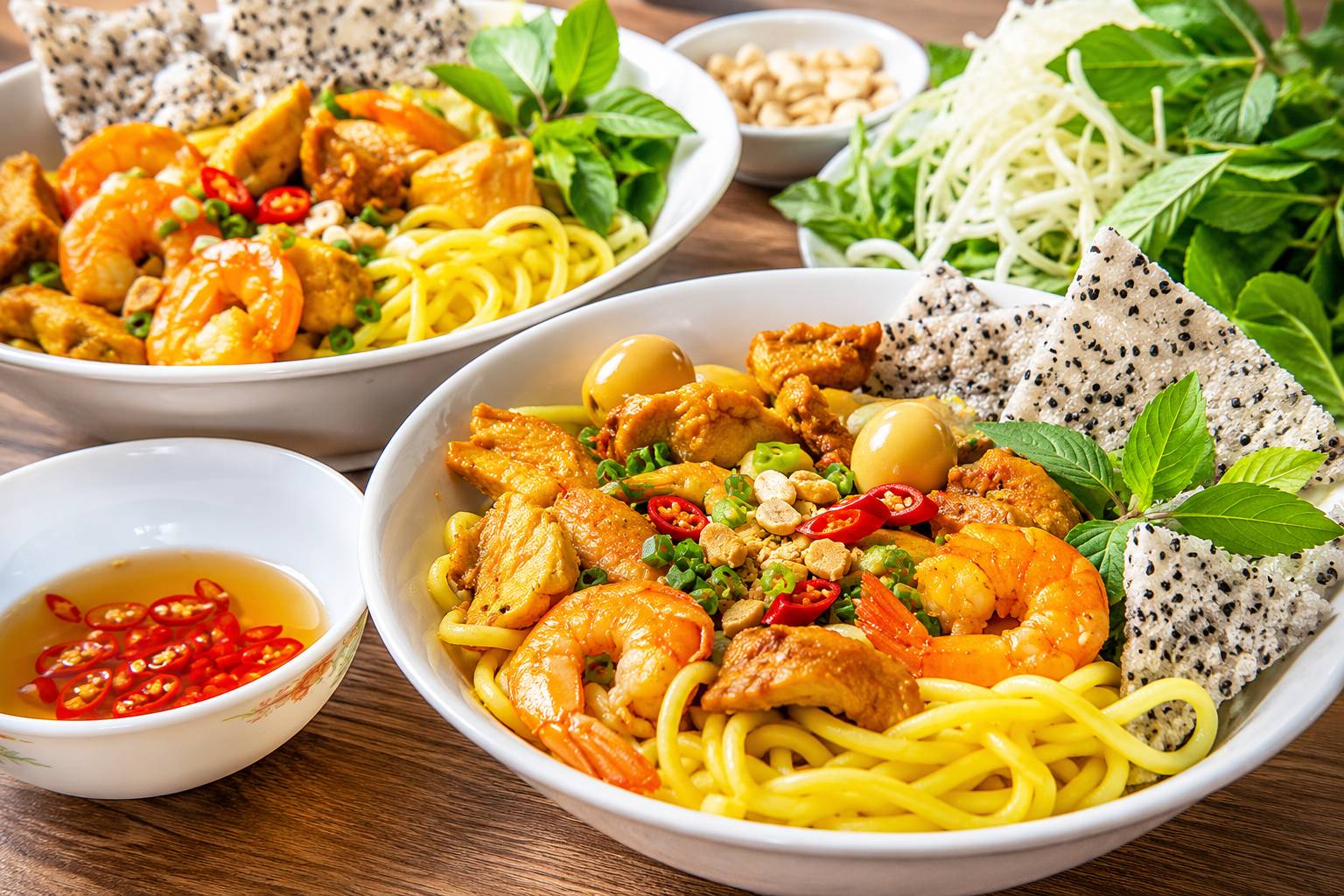 Mì Quảng Gà Tôm là sự tổng hòa của nhiều tầng kết cấu và hương vị độc đáo