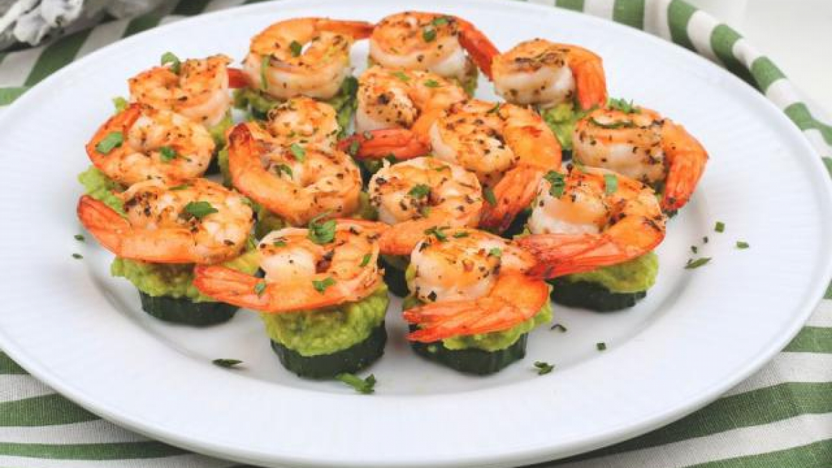 Salad tôm bơ sốt chanh leo 